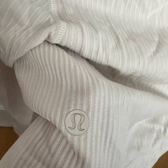 Lululemon Ebb Cropped Long Sleeve Shirt Beige Ribbed Knit Round Neck Sz 6 - Picture 7 of 7